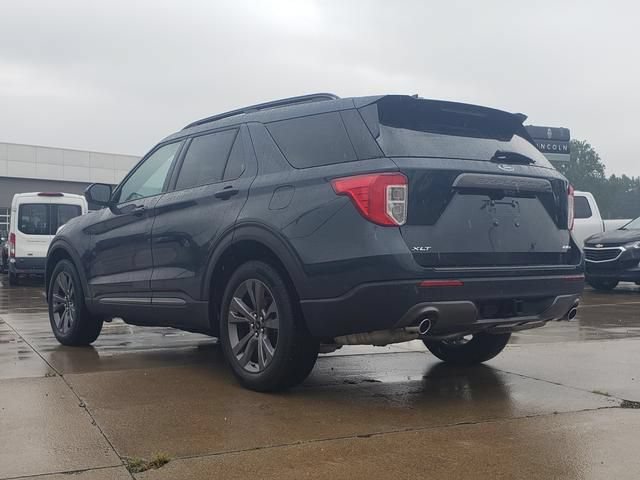 Used 2023 Ford Explorer XLT w/ Equipment Group 202A AWD/4WD image 8