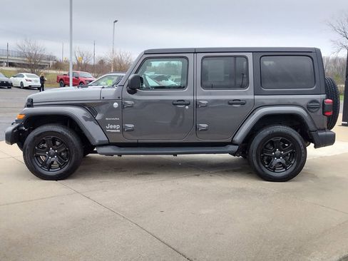 Used 2018 Jeep Wrangler Unlimited Sahara image 8