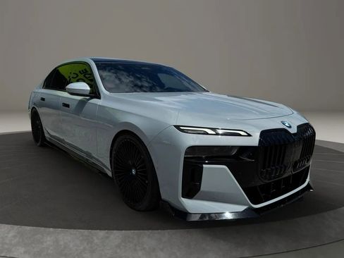 Used 2023 BMW 740i w/ Parking Assistance Package RWD image 4