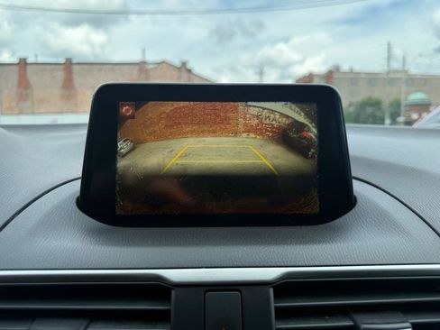 Used 2017 MAZDA MAZDA3 Sport FWD image 11
