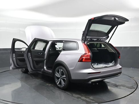 New 2026 Volvo V60 B5 Cross Country Plus w/ Climate Package AWD/4WD image 47