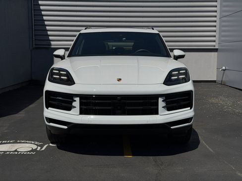 Certified 2025 Porsche Cayenne AWD/4WD image 6