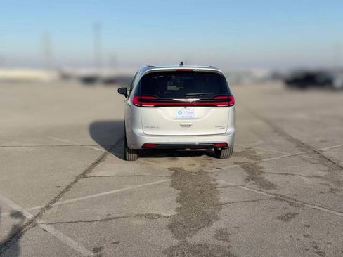 New 2026 Chrysler Pacifica Limited image 10