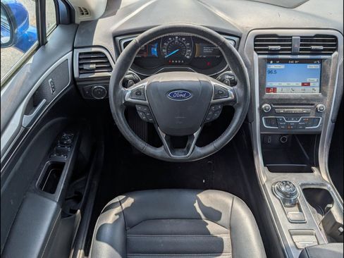 Used 2017 Ford Fusion SE w/ Equipment Group 201A FWD image 8
