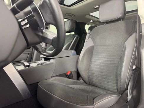 Used 2023 Land Rover Discovery S image 16