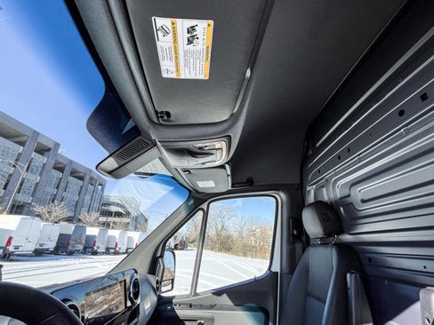 Used 2025 Mercedes-Benz Sprinter 2500 image 16