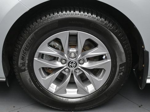 Used 2022 Toyota Sienna XLE FWD image 36