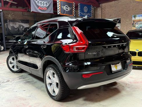 Used 2022 Volvo XC40 T4 Momentum FWD image 6