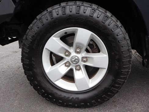 Used 2020 RAM 1500 Classic SLT RWD image 40