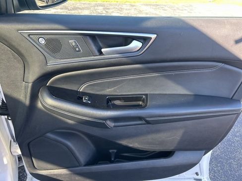 Used 2019 Ford Edge Titanium w/ Equipment Group 301A AWD/4WD image 20
