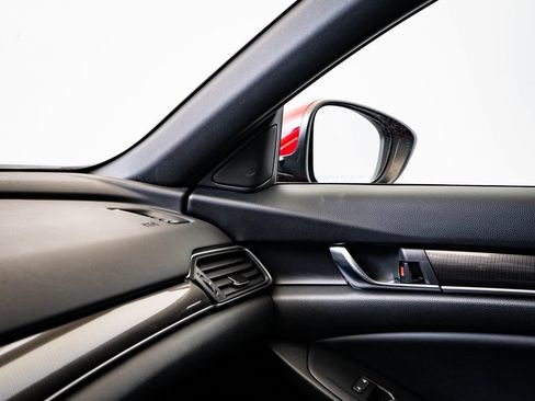 Used 2018 Honda Accord Sport image 30