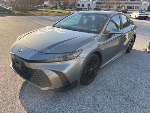 Used 2025 Toyota Camry SE image 6