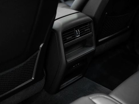 Certified 2024 Porsche Cayenne Coupe AWD/4WD image 32