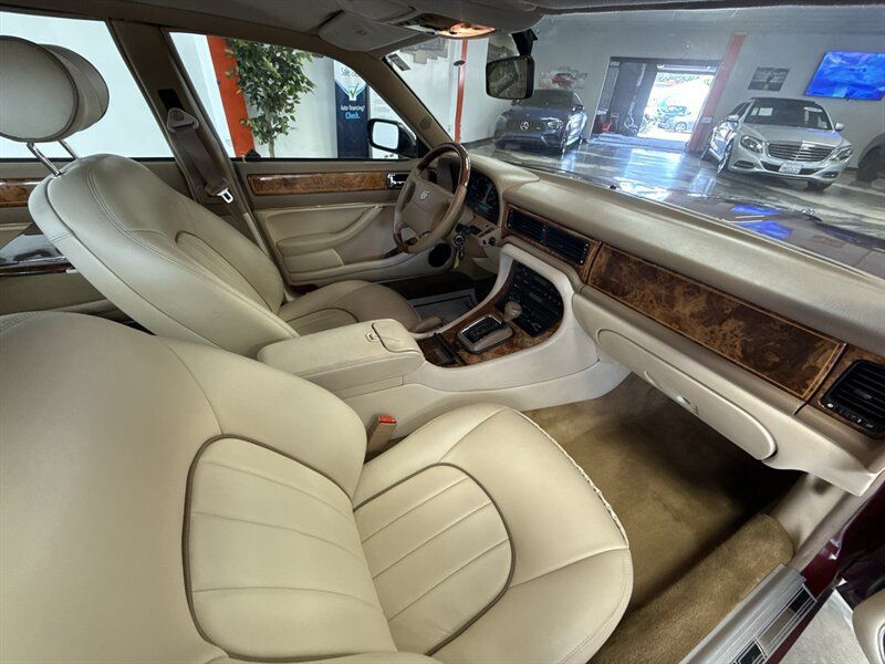 Used 1997 Jaguar XJ Vanden Plas RWD image 16