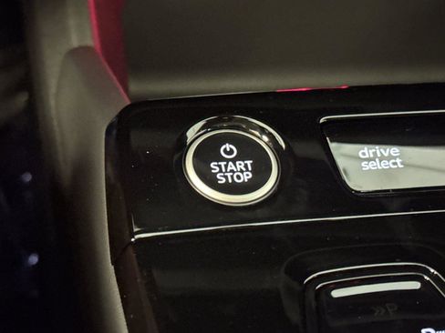 New 2025 Audi Q6 e-tron Premium Plus image 21