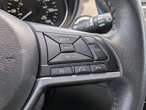 Used 2017 Nissan Rogue SV AWD/4WD image 48