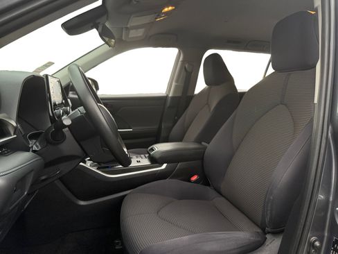 Used 2020 Toyota Highlander L image 9
