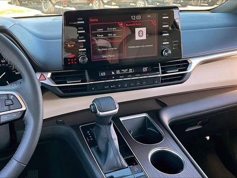 Used 2022 Toyota Sienna XLE image 6