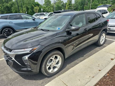 Used 2024 Chevrolet Trax LS w/ LS Convenience Package FWD image 1