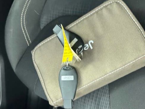 Used 2017 Jeep Cherokee Latitude w/ Comfort & Sound Group image 21