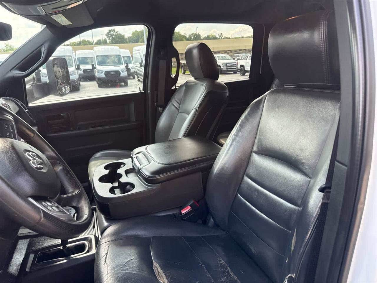 Used 2022 RAM 3500 Tradesman w/ Chrome Appearance Group AWD/4WD image 13