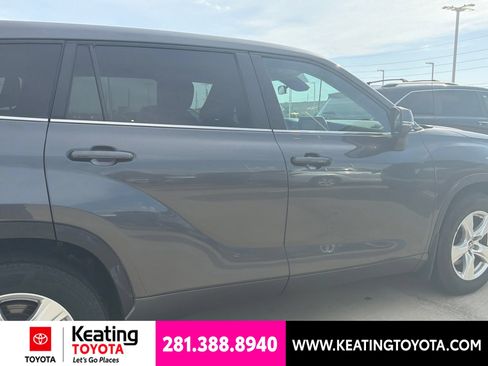 Used 2023 Toyota Highlander L FWD image 2