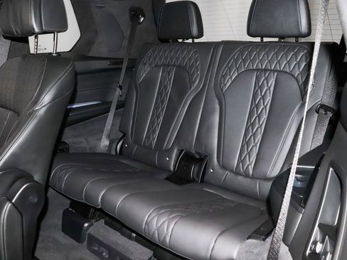 Used 2025 BMW X7 M60i image 26