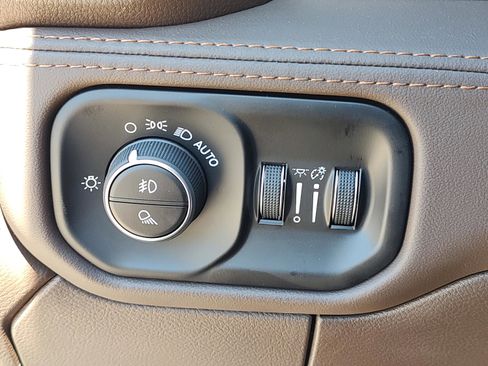 New 2025 RAM 2500 Limited image 25