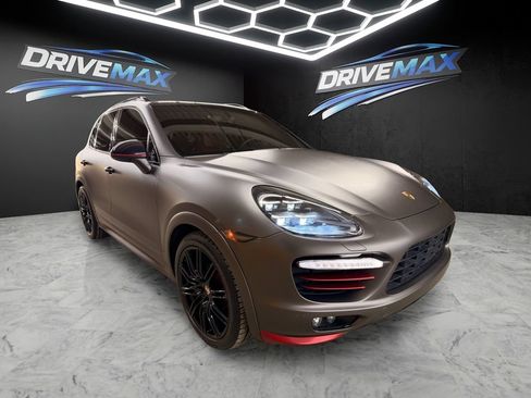 Used 2014 Porsche Cayenne GTS AWD/4WD image 9