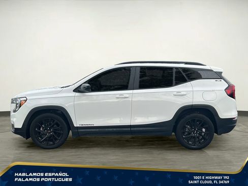 Used 2023 GMC Terrain SLE w/ Driver Convenience Package FWD image 3