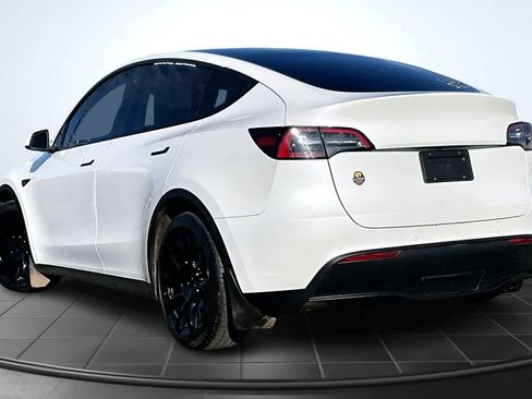 Used 2021 Tesla Model Y Long Range image 4