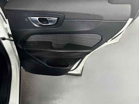 Used 2023 Volvo XC60 B5 Core FWD image 28