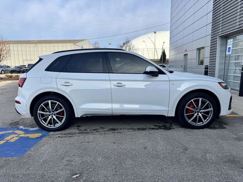 Used 2024 Audi Q5 e Prestige w/ Prestige Package image 4