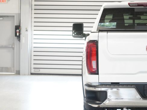Used 2023 GMC Sierra 2500 SLT w/ SLT Preferred Package AWD/4WD image 9