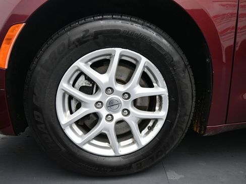 Used 2021 Chrysler Voyager Lxi FWD image 14