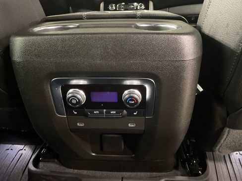 Used 2022 GMC Yukon XL Denali AWD/4WD image 23