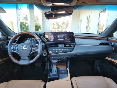 Used 2022 Lexus ES 300h w/ Luxury Package image 20