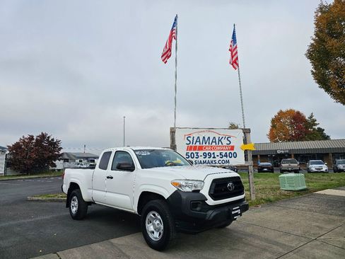 Used 2020 Toyota Tacoma SR image 1