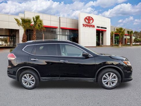 Used 2015 Nissan Rogue SV image 3