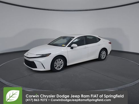 Used 2026 Toyota Camry LE FWD image 7
