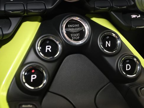 Used 2019 Aston Martin V8 Vantage Coupe RWD image 8