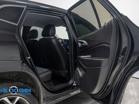 Used 2025 Chevrolet Trax LT w/ Driver Confidence Package image 31