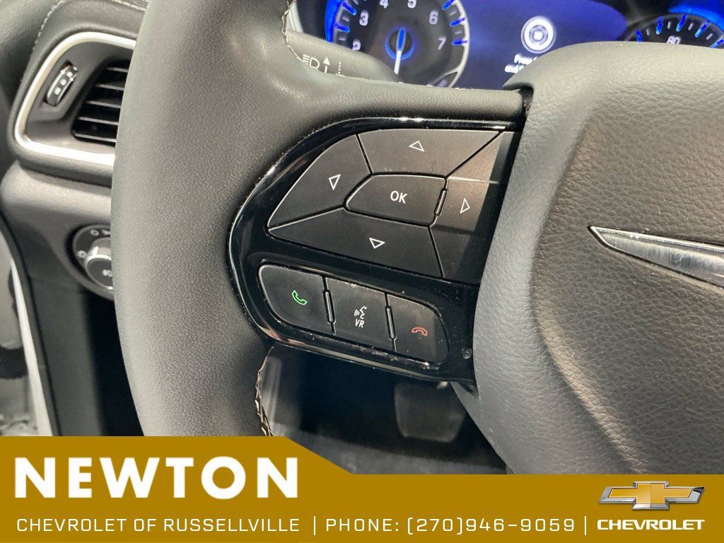 Used 2025 Chrysler Pacifica Limited FWD image 46