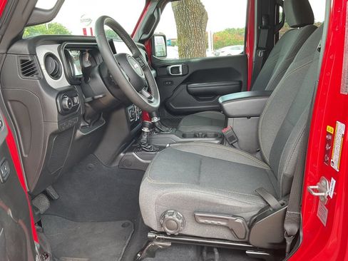 Used 2025 Jeep Wrangler Unlimited Sport AWD/4WD image 8