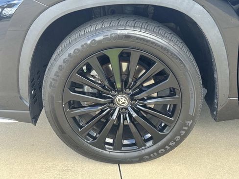 Used 2023 Toyota Highlander XSE FWD image 4