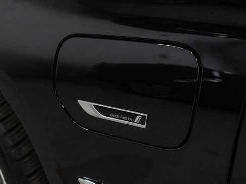 Used 2023 BMW 530e xDrive w/ Premium Package image 37