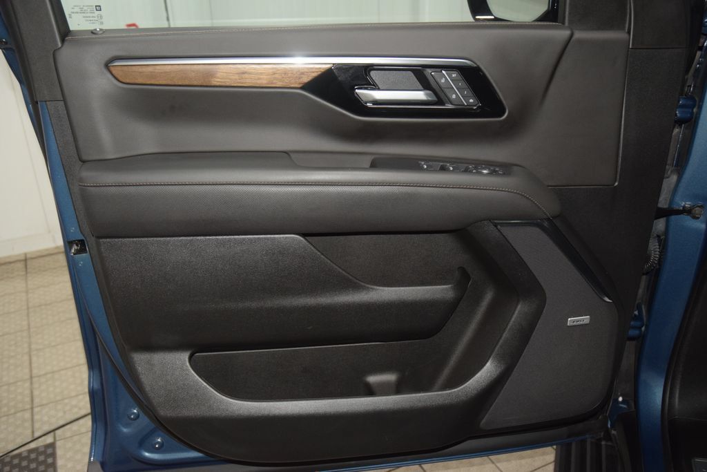 Used 2025 Chevrolet Suburban High Country AWD/4WD image 49