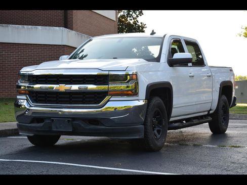 Used 2018 Chevrolet Silverado 1500 LT w/ Trailering Package AWD/4WD image 1