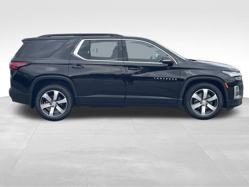 Used 2023 Chevrolet Traverse LT w/ LT Premium Package image 2