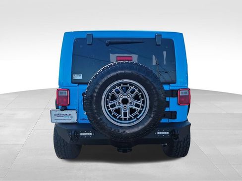 Used 2017 Jeep Wrangler Sahara AWD/4WD image 4